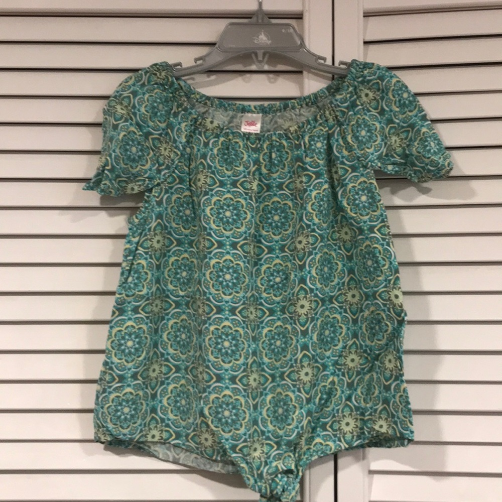 Justice girls blouse green geo pattern size 8. EUC